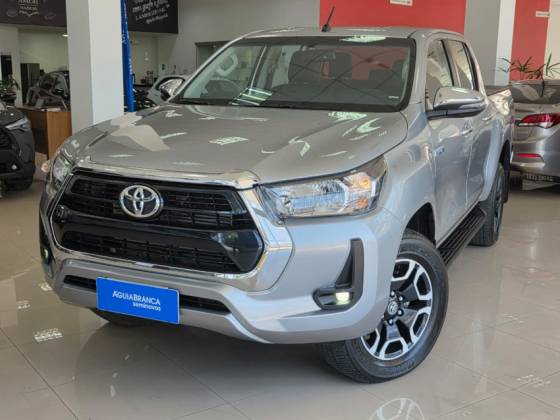 TOYOTA HILUX 2.8 D-4D TURBO DIESEL CD SRV 4X4 AUTOMÁTICO